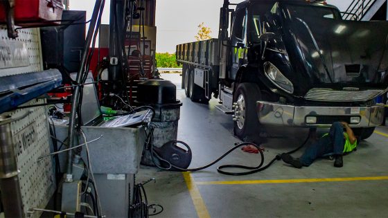 Truck-Repair-Shop-Using-VMRS-NOREGON