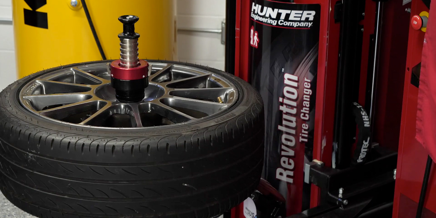 Hunter-Mounting-Tires-1400