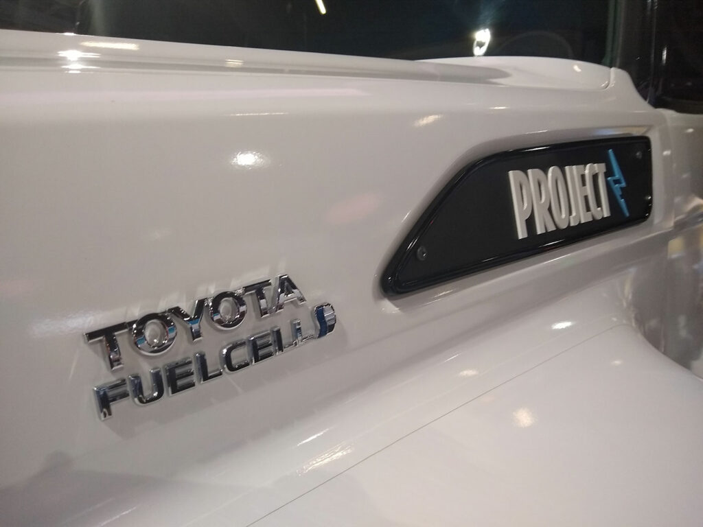 Toyota-Fuel-Cell-Badge-Hino