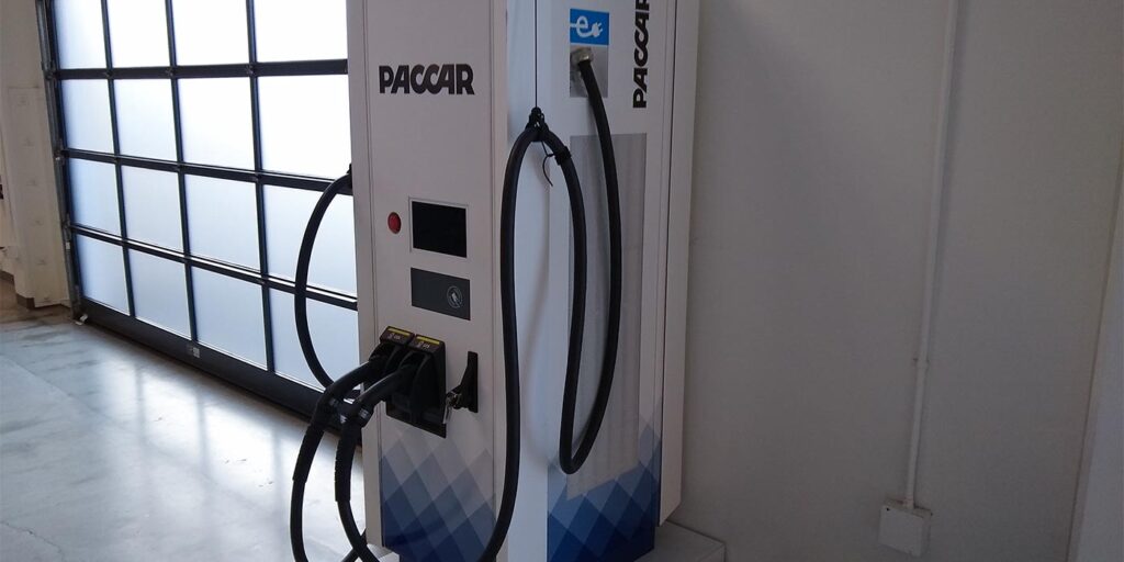 PACCAR-EV-Charger-1400