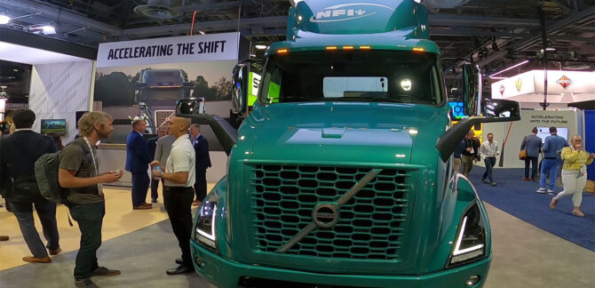 Volvo-Trucks-Electric-VNR-ACT-EXPO