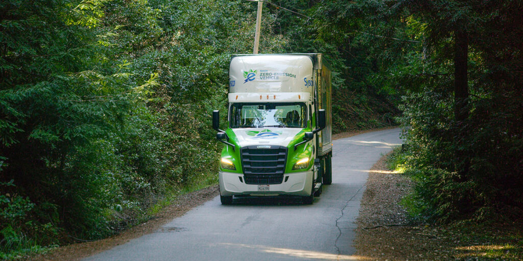 Sysco-Freightliner-eCascadia-Forest-1400