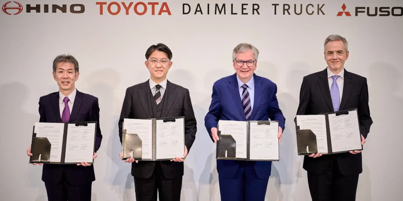 Daimler-mitsubishi-fuso-hino-toyota